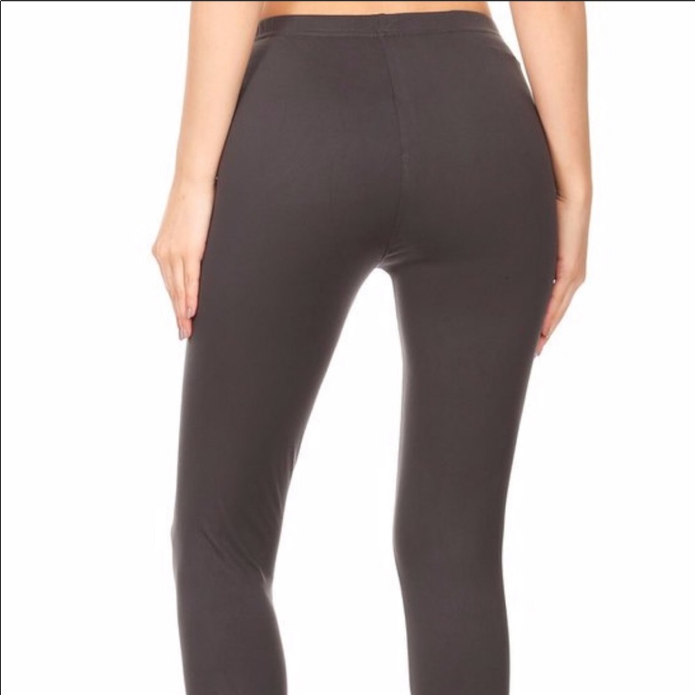 NWT Poly blend brushed yoga - Picture 4 of 5